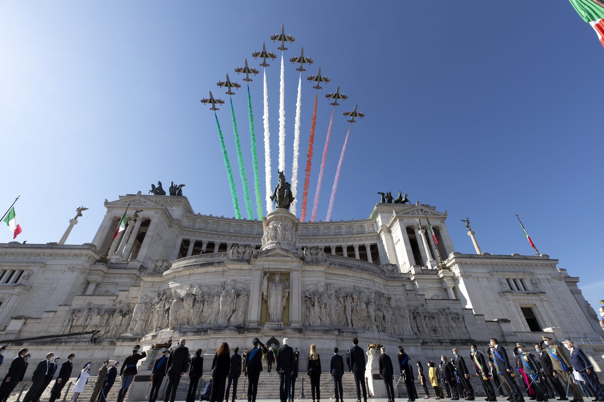 Festa della Repubblica, frecce tricolori a piazza Venezia. Lega e FdI