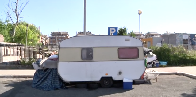 Ostia: in Via Baffigo la convivenza tra residenti e senzatetto è diventata insostenibile 1