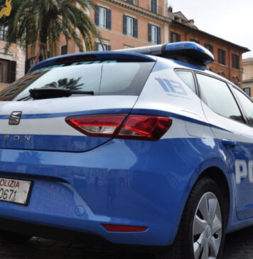 polizia roma suicidio