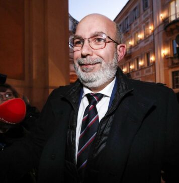 Vito Crimi reggente del M5S