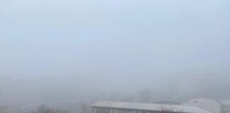 la nebbia sul lungomare di Ostia