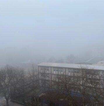 la nebbia sul lungomare di Ostia