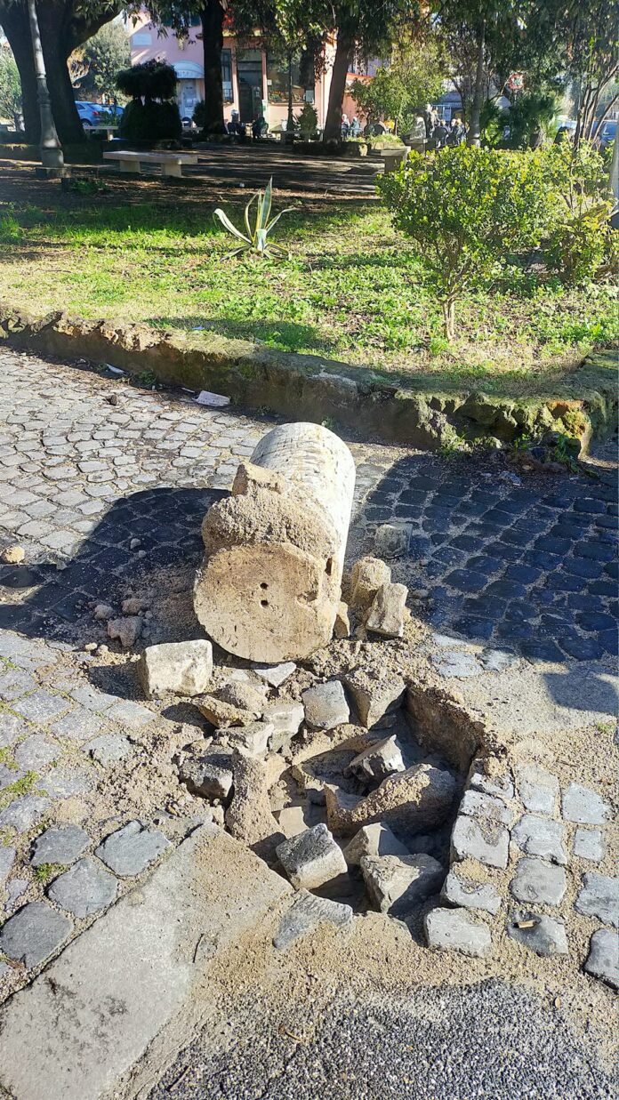 ostia antica colonna crollata