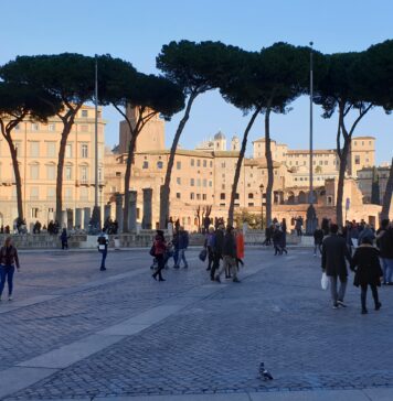 Roma, festa del 1 novembre: torna la pedonalizzazione in via dei Fori Imperiali, bus deviati