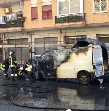 esplosione furgone