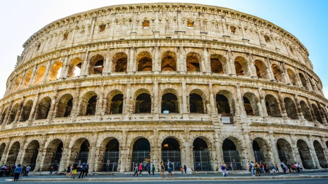 Auguri a Vespasiano, imperatore di Roma creatore del Colosseo e inventore degli orinatoi 2