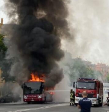 bus atac in fiamme roma