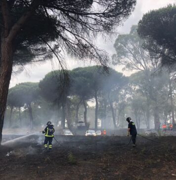 INCENDIO ACQUE ROSSECastelfusano vigili del fuoco