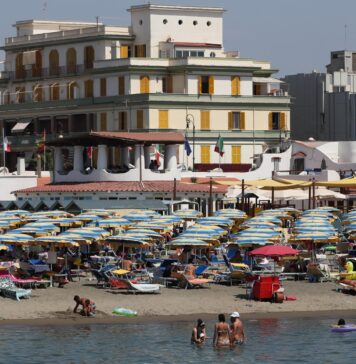 spiaggia Battistini Ferragosto