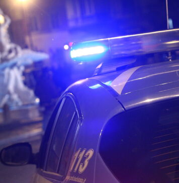 una volante della polizia