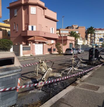 cassonetti a fuoco via pasqui ostia