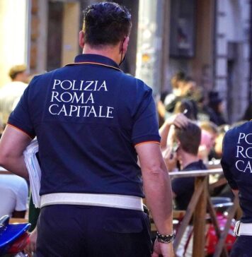 Roma, inseguimento a tutto gas in pieno centro storico: ubriaco rischia di investire una bambina
