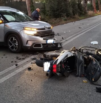 scooter contro auto