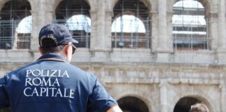assembramenti colosseo vigili aggrediti