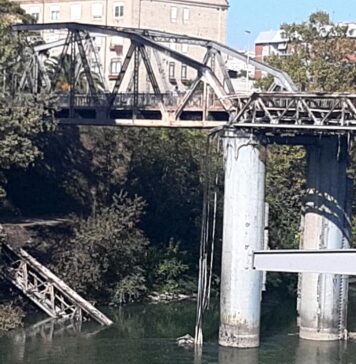 ponte di ferro dopo l'incendio