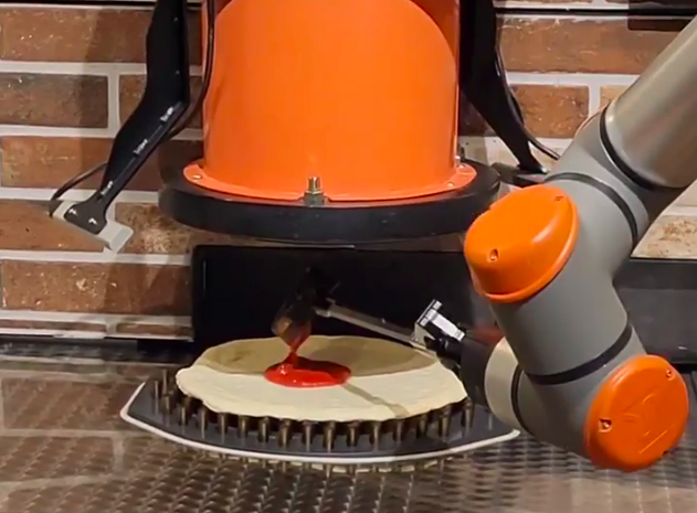 Pizza cucinata dal robot senza pizzaiolo: il futuro è adesso (VIDEO) 1