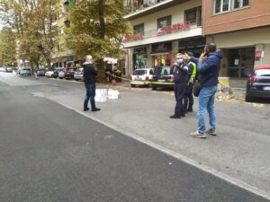 Ostia, voragine in Corso Duca Di Genova: strada chiusa dalla Polizia Locale 1