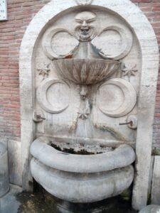 Fiumicino, ciclabile disastrata e fontana delle Cinque Lune a secco: gli interventi da attuare 3