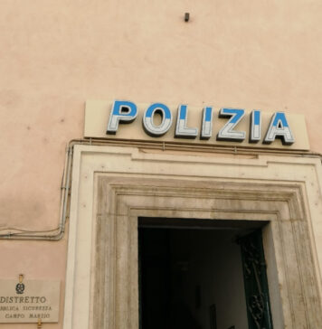 roma lavoratori contratto polizia esercizio commerciale