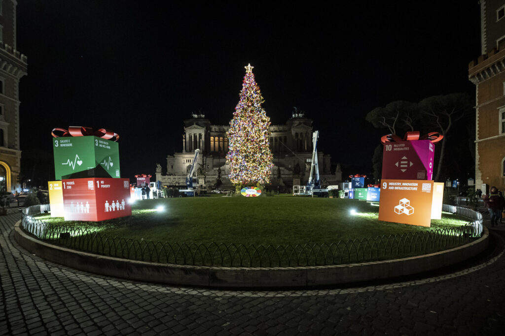 Shopping di Natale a Roma: i trasporti, gli addobbi e la solidarietà (VIDEO) 1