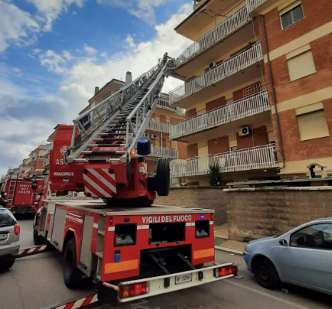 A Nuova Ostia case ex Armellini in abbandono. E crollano le ringhiere dai balconi (VIDEO) 2