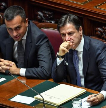hastag DiMaioOut Conte