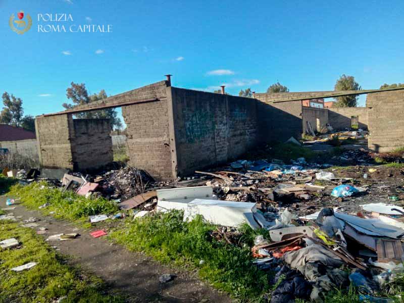 Scoperta discarica di rifiuti pericolosi al confine tra Roma e Pomezia 1