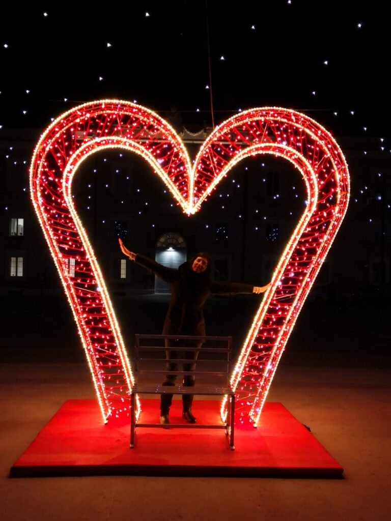 Ostia, un grande cuore rosso e la panchina degli innamorati per San Valentino (VIDEO) 1