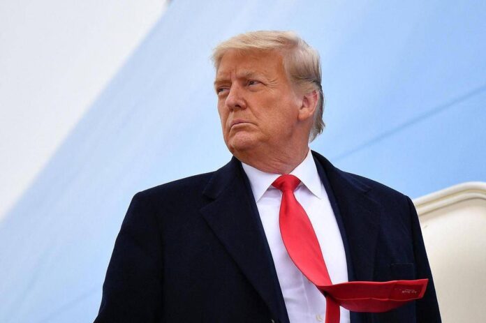 Usa, Trump cambia aereo in segreto ma giornalisti tenuti all’oscuro: è polemica