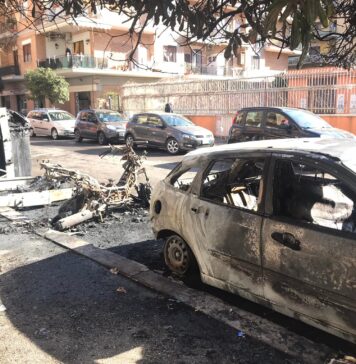 incendio cassonetto e scooter