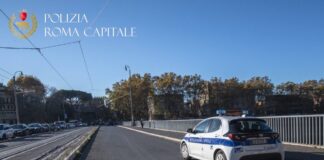 suicidio ponte roma