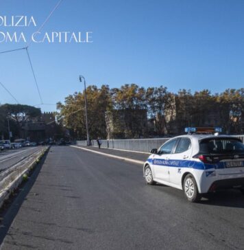 suicidio ponte roma