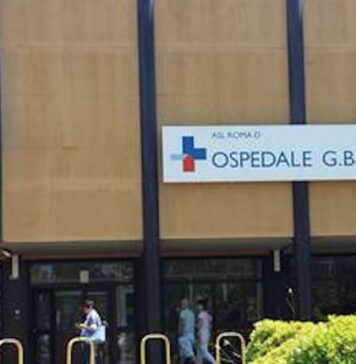 GRASSI-AGGRESSIONE-MEDICO-FORBICI-AGOSTO-OSPEDALE-