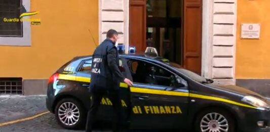 Civitavecchia, Guardia di Finanza arresta estorsore: si era fatto consegnare i soldi da un ragazzo del posto