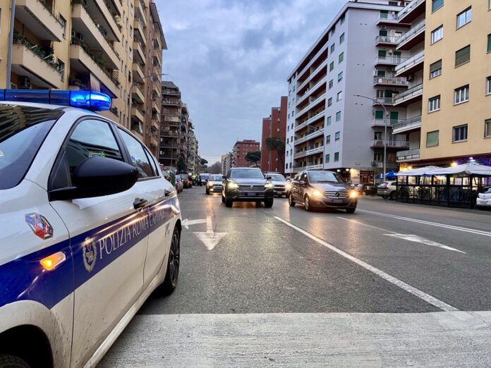 Roma, centro storico: blitz della Polizia Locale su autorizzazioni, movida, lavoro nero e circolazione