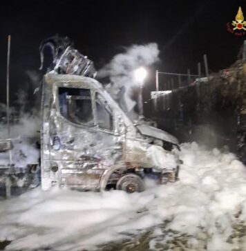furgoni in fiamme