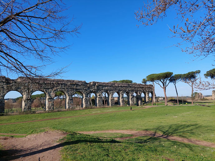 Camminare nei "salotti verdi" romani: le più belle passeggiate tra natura e storia 3