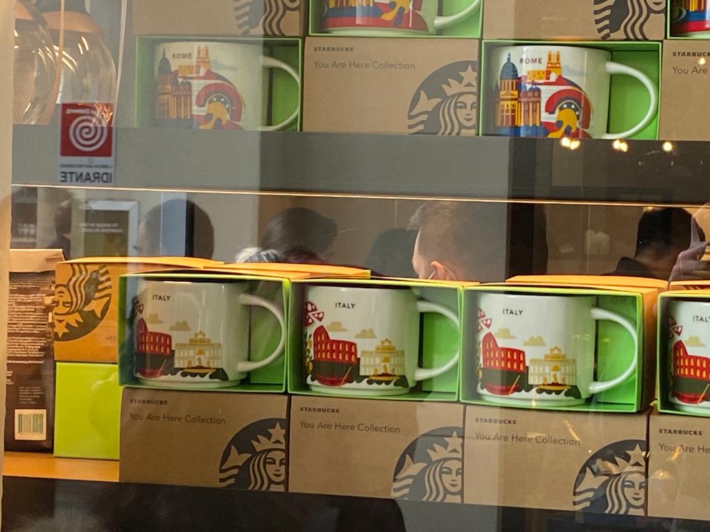 Starbucks apre a Roma: file interminabili fuori dal punto vendita scelto dal gigante del caffè 2