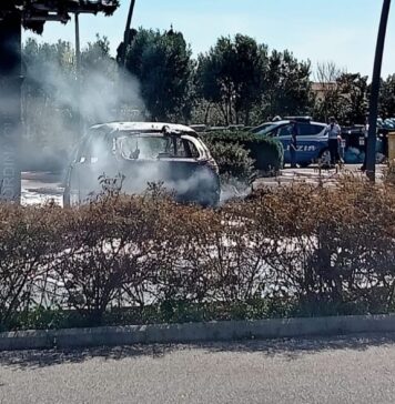 auto esplosa ladispoli