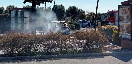 auto esplosa ladispoli