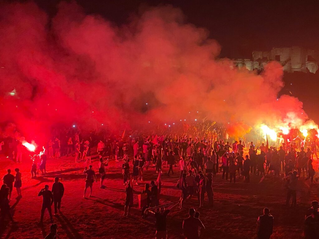 La Roma vince la Conference League ed esplode la festa. Nella notte il rientro da Tirana (VIDEO) 2