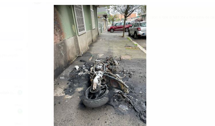 Ostia, a fuoco uno scooter sulla strada tartassata dai furti 2