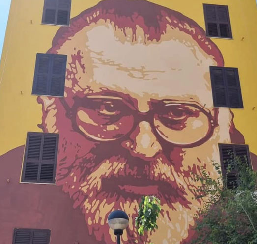Il murale tributo a Sergio Leone su una palazzina Ater: chi è Lucamaleonte 1