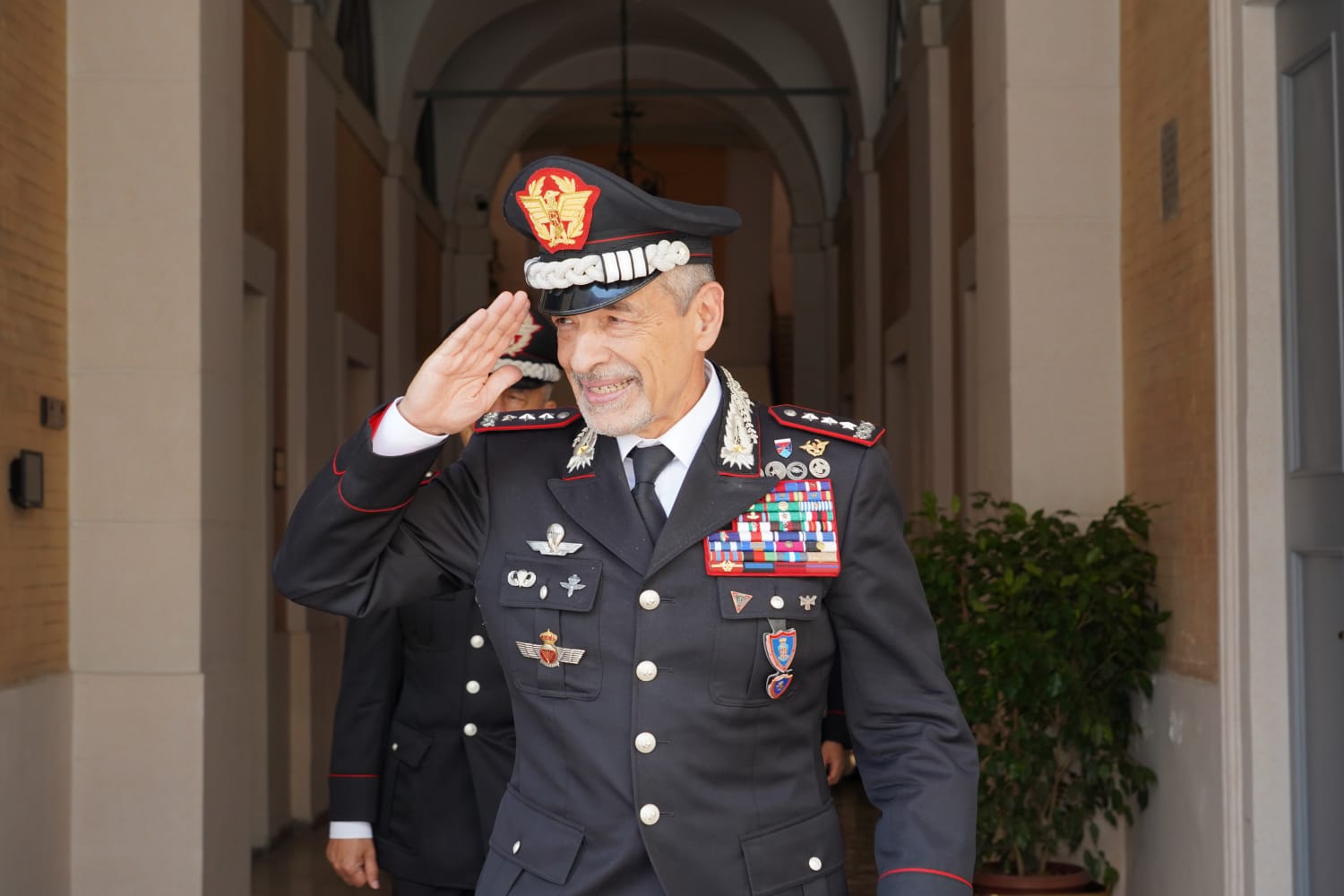 Cambio al vertice: il generale Burgio saluta la legione carabinieri Lazio, medaglie per 32 militari 1