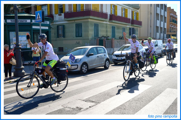 Da Ostia a Bruxelles in bici: è partita dalla Festa del Mare l'impresa Ostia in bici-Fiab 1