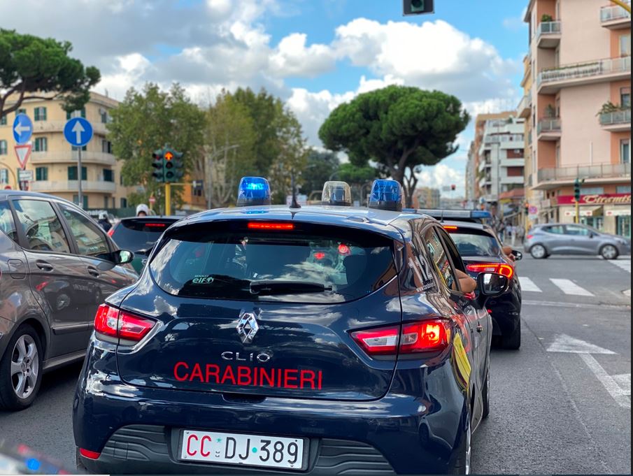Roma: scassinano la macchina di una famiglia messicana per rubare i bagagli: arrestati 1
