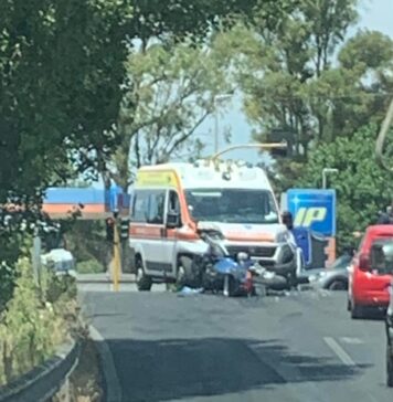 incidente ambulanza moto via C. Colombo