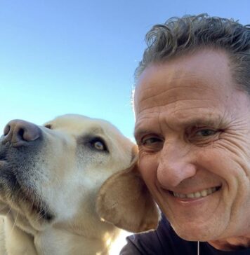Enzo Salvi contro l'abbandono degli animali: "Angeli scesi dal cielo"