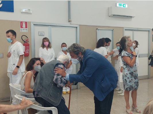 Ostia, Flavio Insinna dopo "A muso duro" visita il centro paraplegici (VIDEO) 2