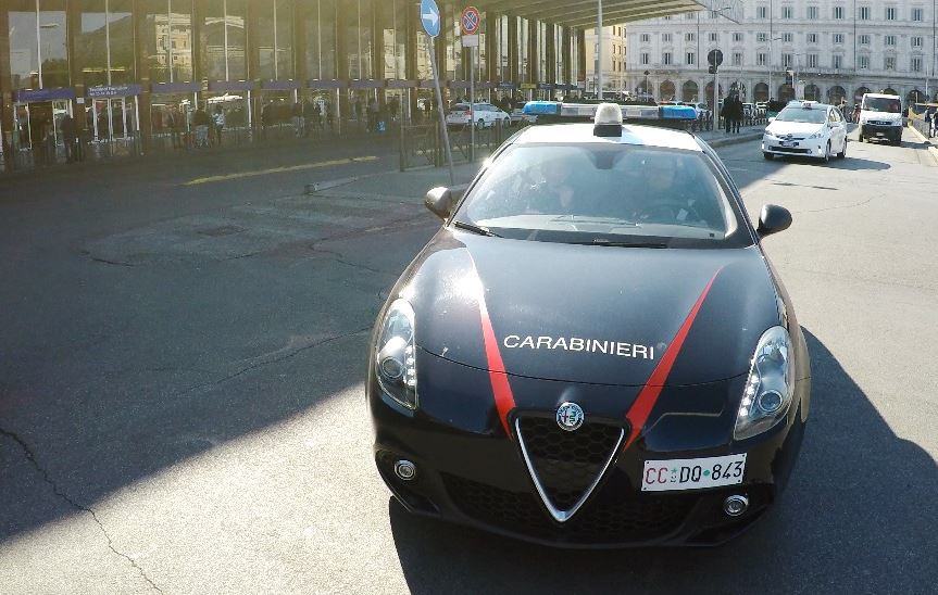Roma, faceva il tassista abusivo nei pressi della stazione Termini: denunciato 2